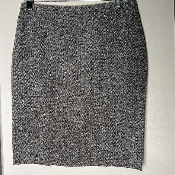 Tahari woman’s pencil skirt, size 4 - Picture 2 of 7
